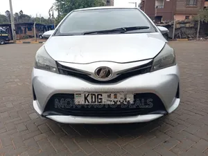 Toyota Vitz 1.0 FWD 5dr 2014 Silver