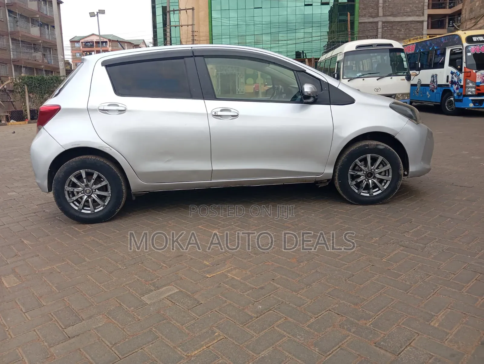 Toyota Vitz 1.0 FWD 5dr 2014 Silver