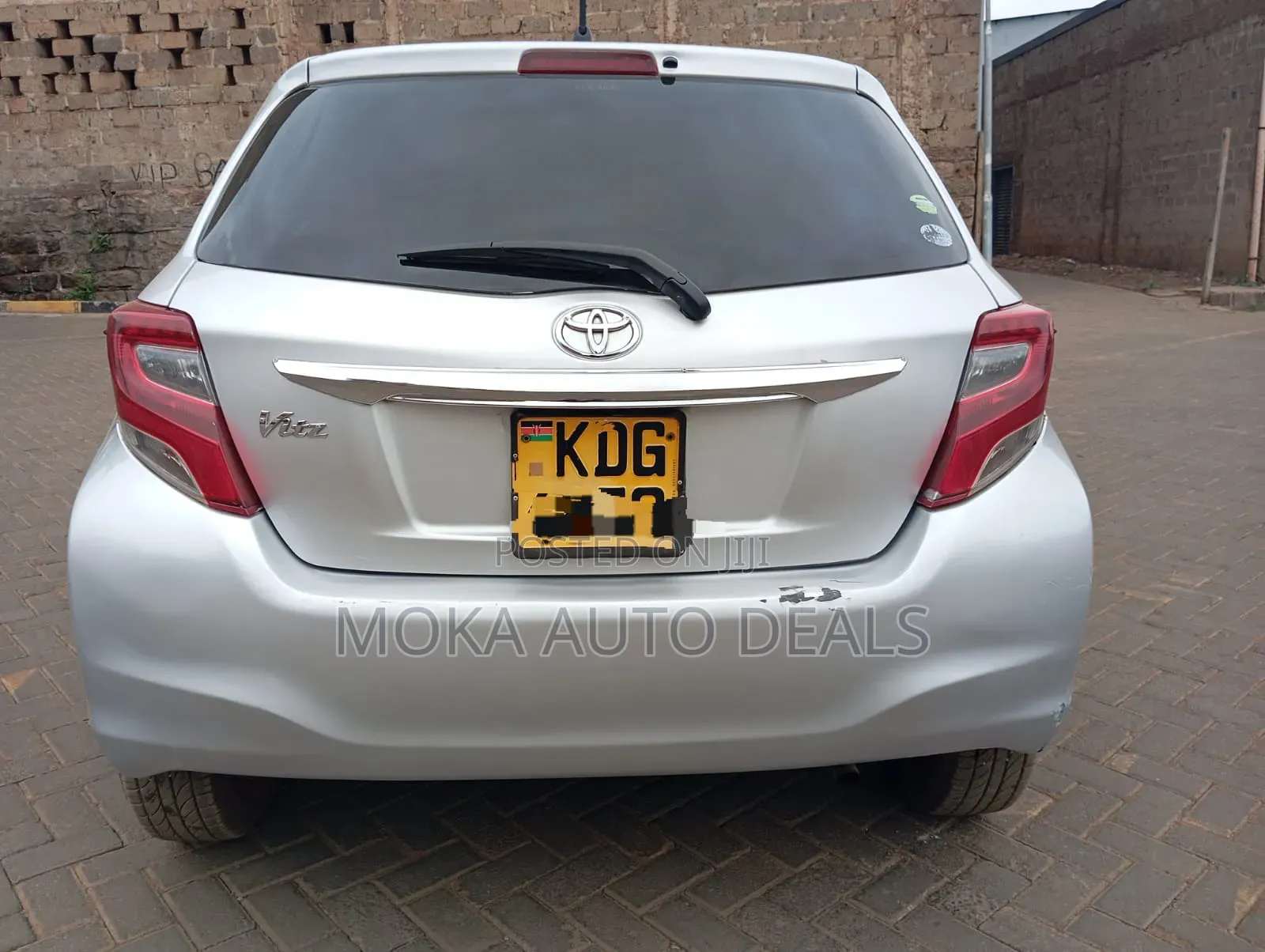 Toyota Vitz 1.0 FWD 5dr 2014 Silver