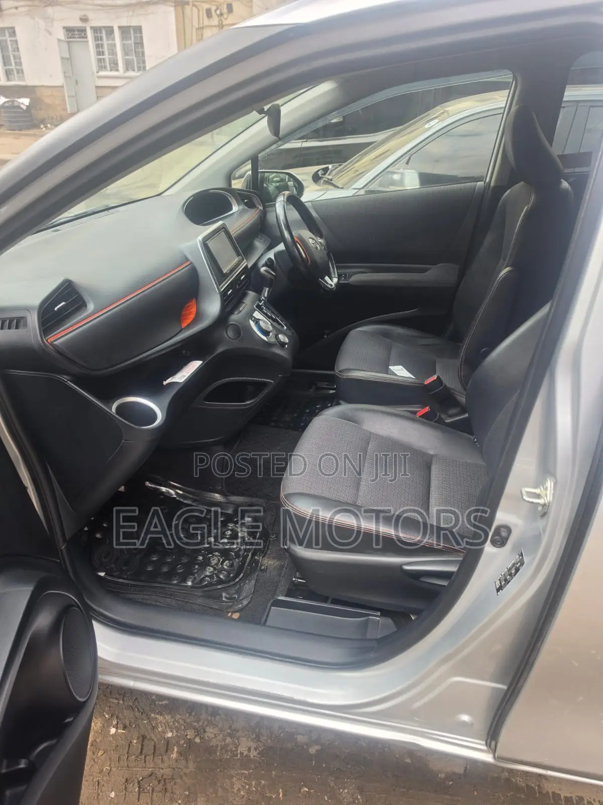 Toyota Sienta 1.5 FWD 2016 Silver