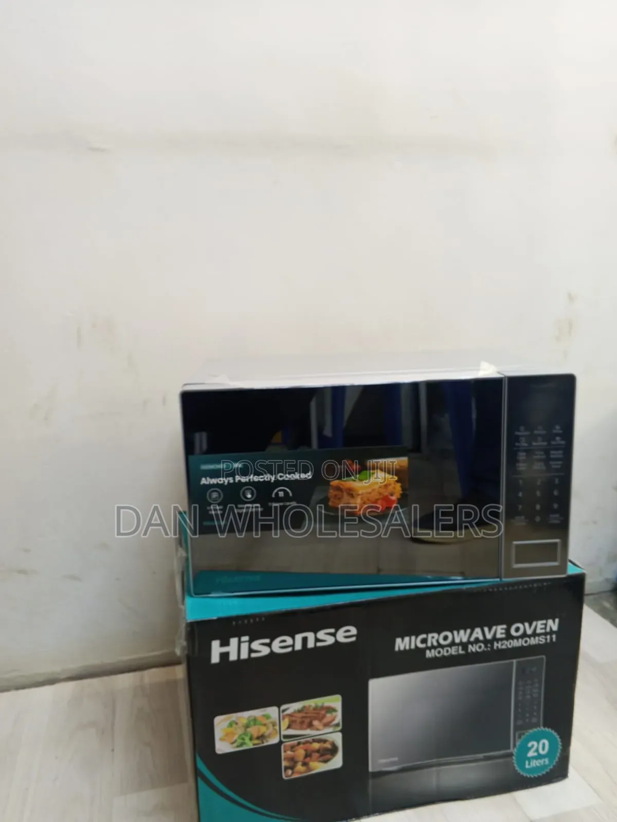 Hisense 20L Microwave Oven With Mirror Finish Door Design