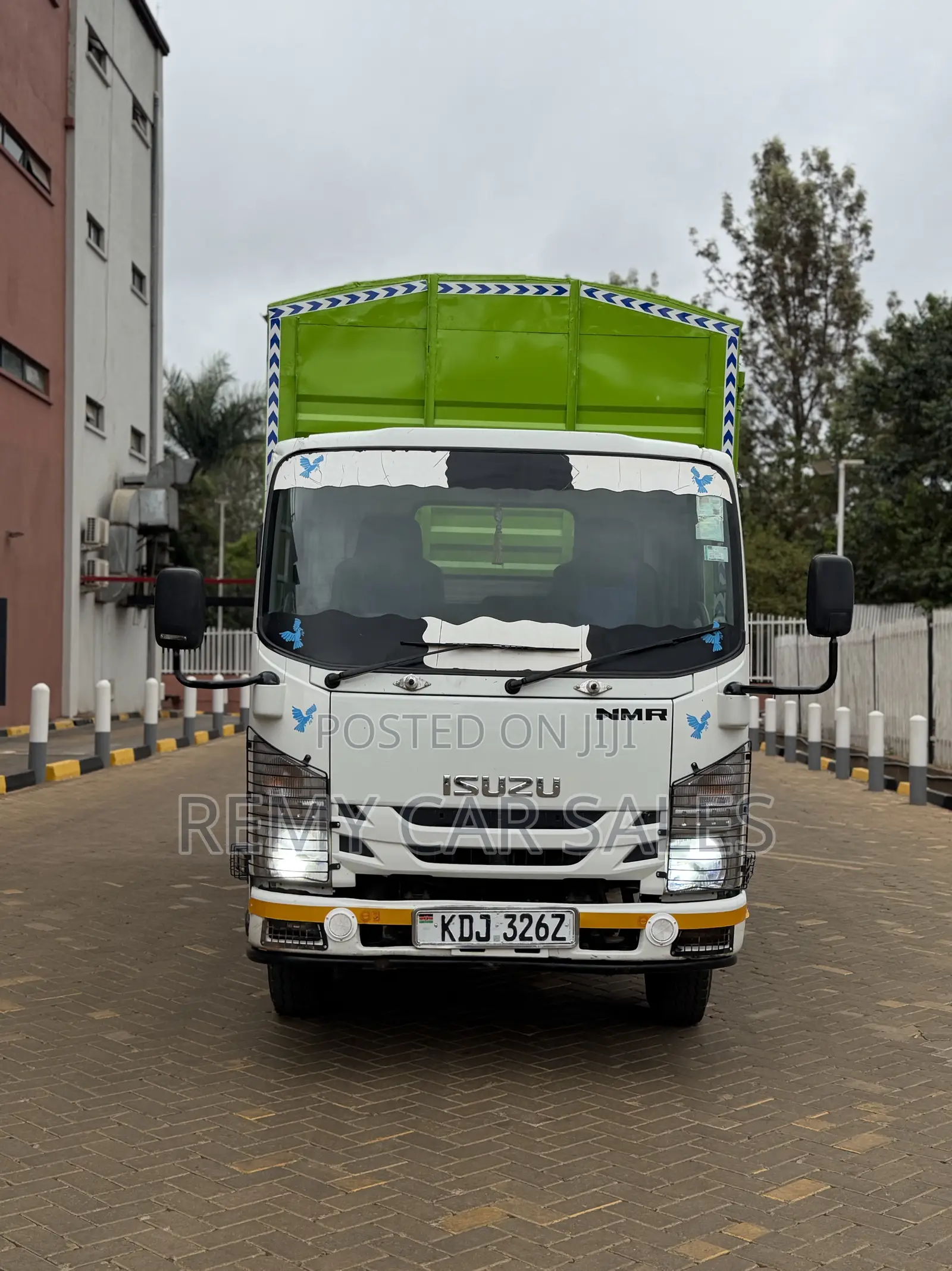 Isuzu NMR 2022 White
