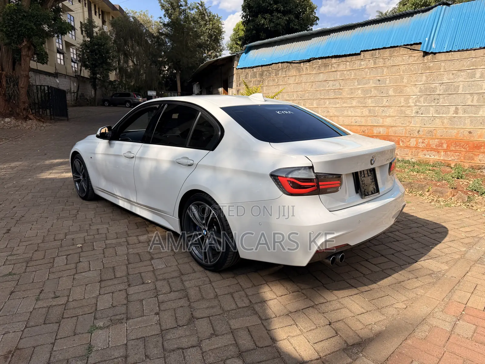 BMW 320i 2019 White