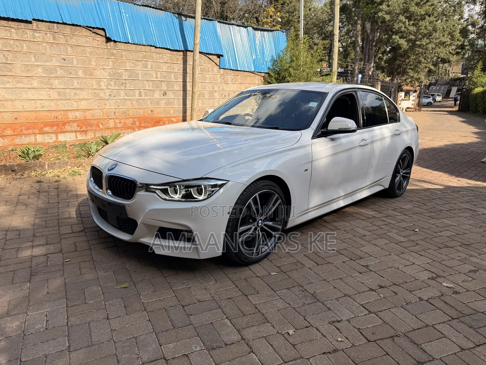 BMW 320i 2019 White