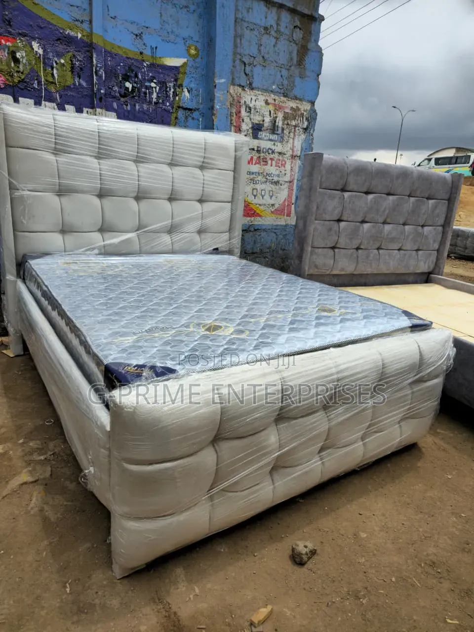 Cream White Modern Bed