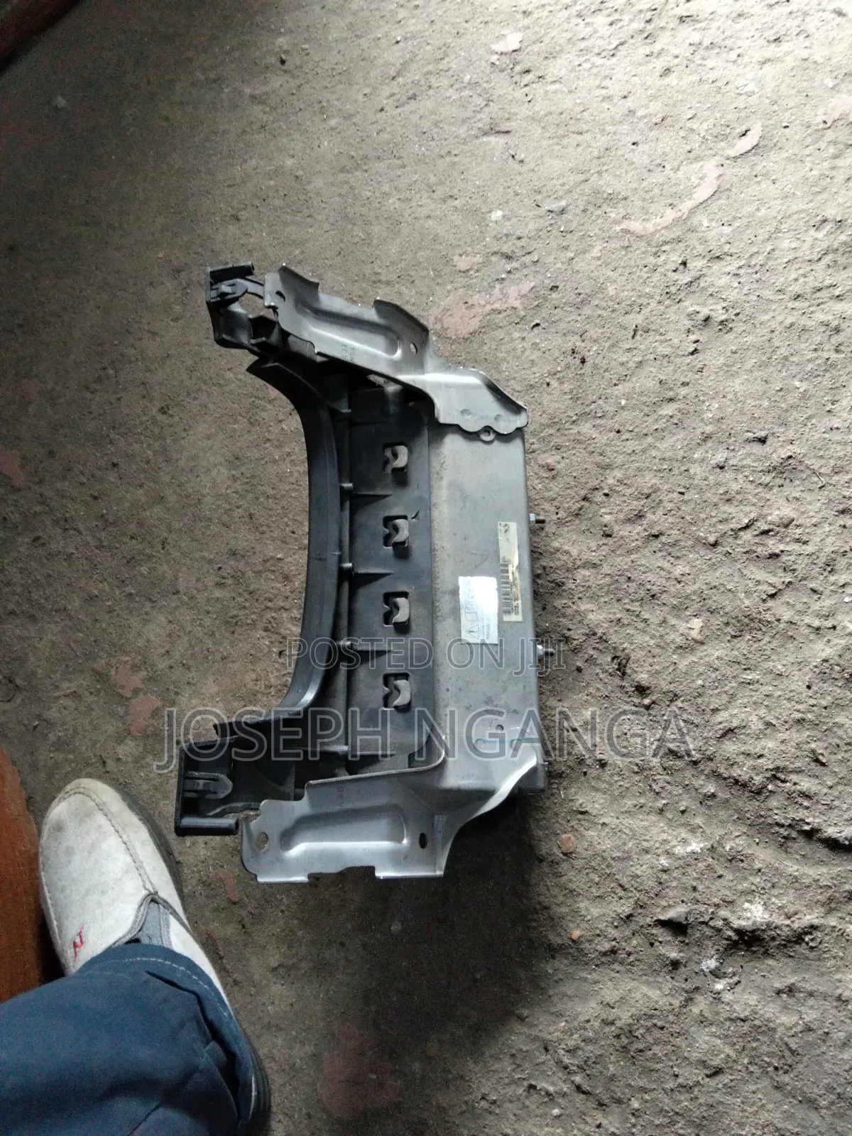 Mitsubishi Outlander Kneel Airbag