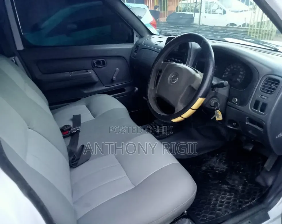 Nissan Hardbody 2009 White