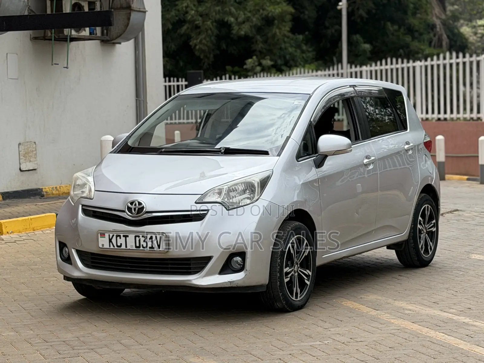 Toyota Ractis 2012 Silver