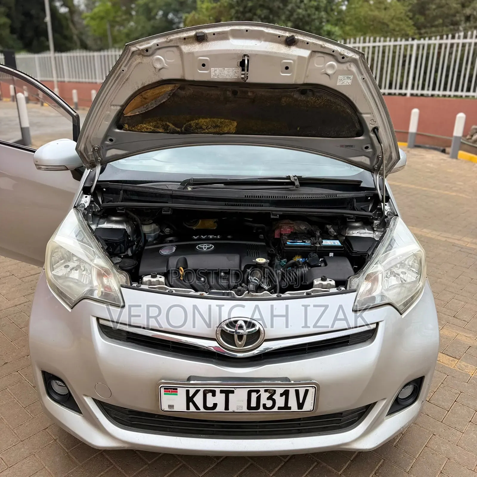 Toyota Ractis 2012 Silver