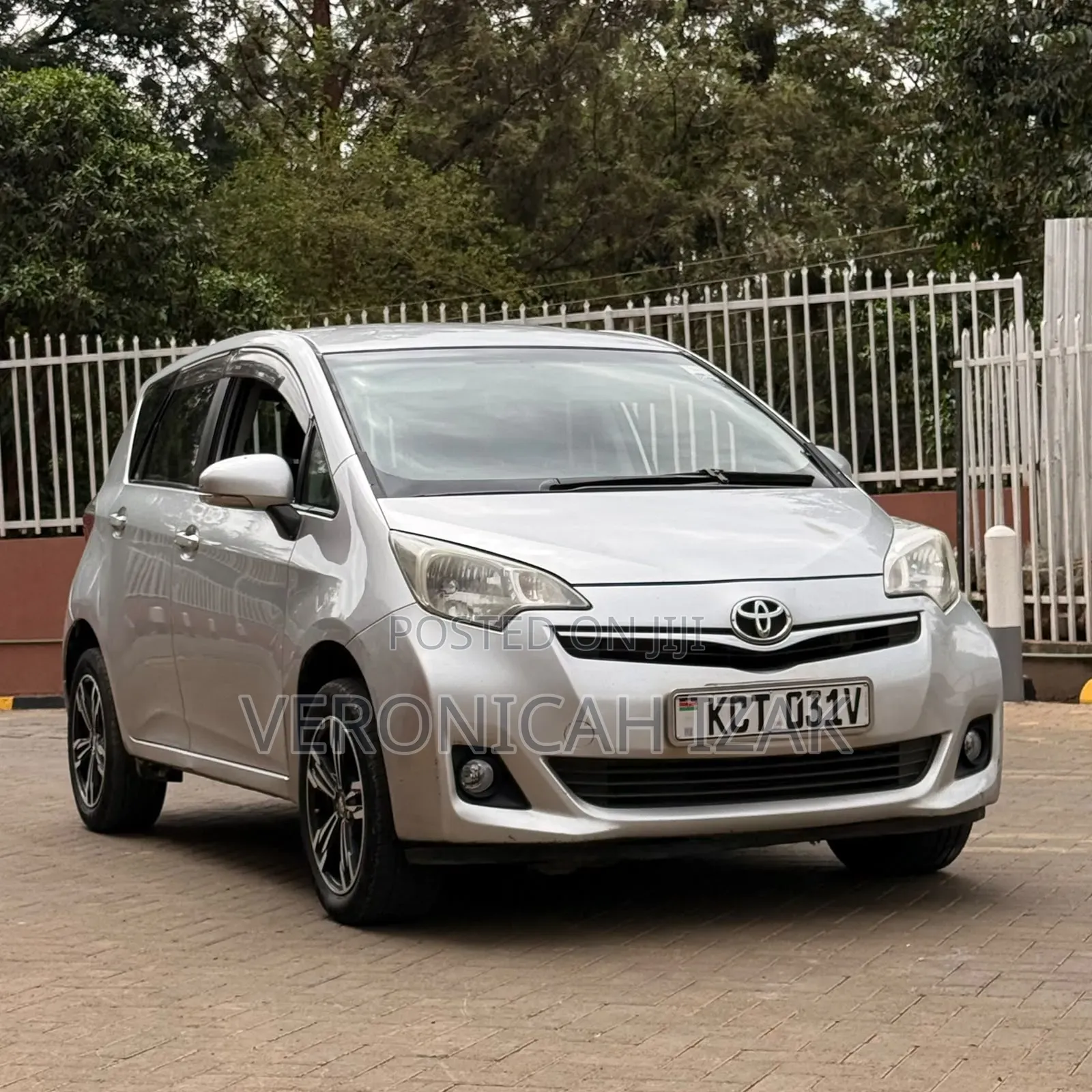 Toyota Ractis 2012 Silver
