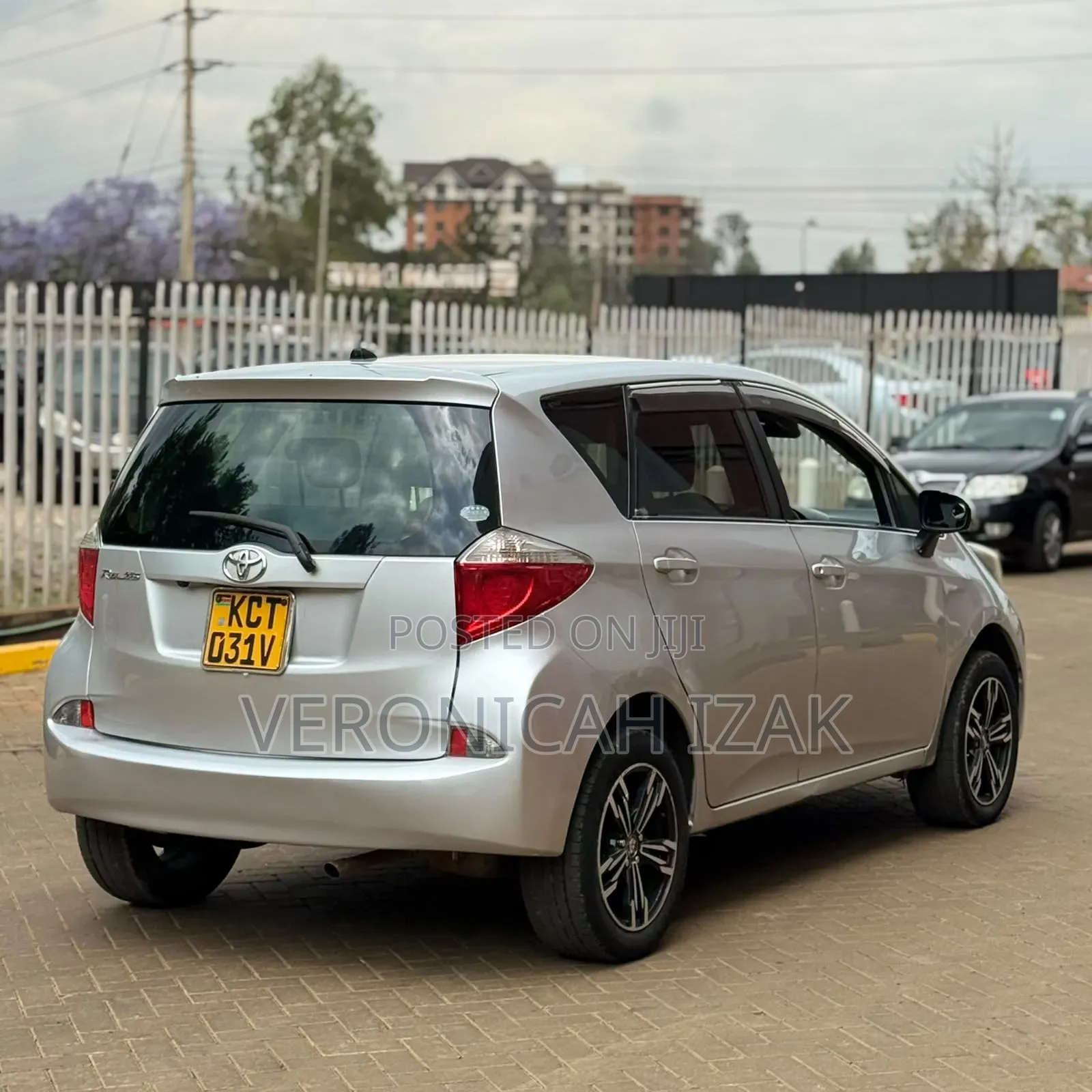 Toyota Ractis 2012 Silver