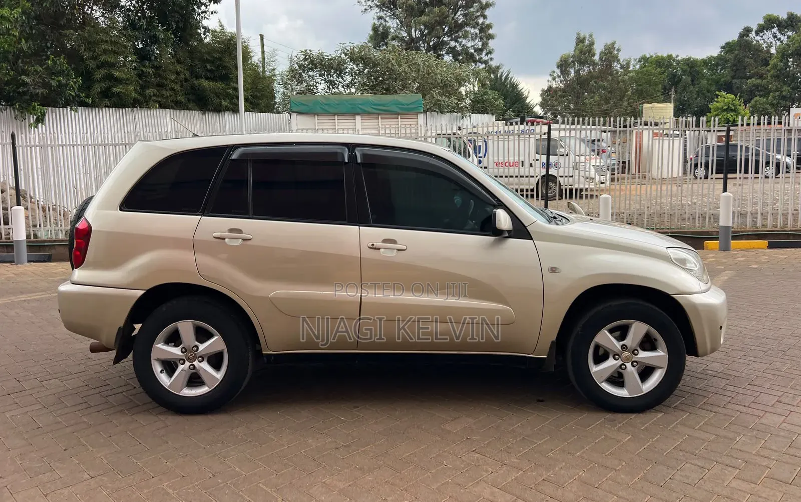 Toyota RAV4 2005 Gold