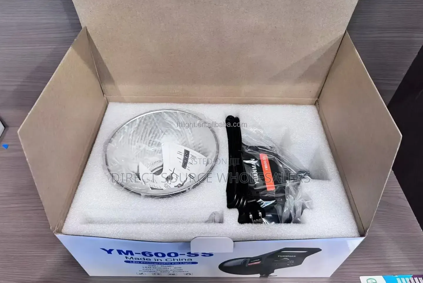 YM-600-SS LED Video and Photography Light – Warm to Cool Lighting