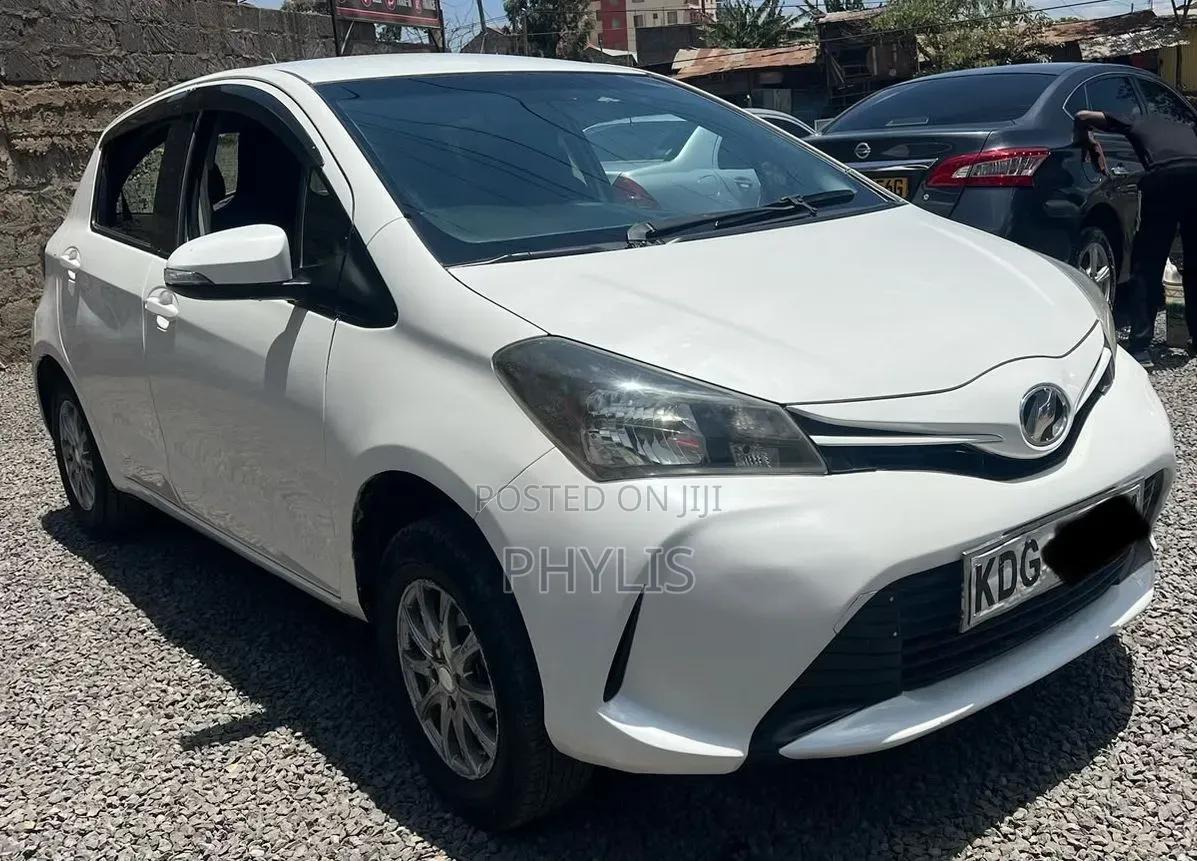 Toyota Vitz 1.3 FWD 5dr 2013 White