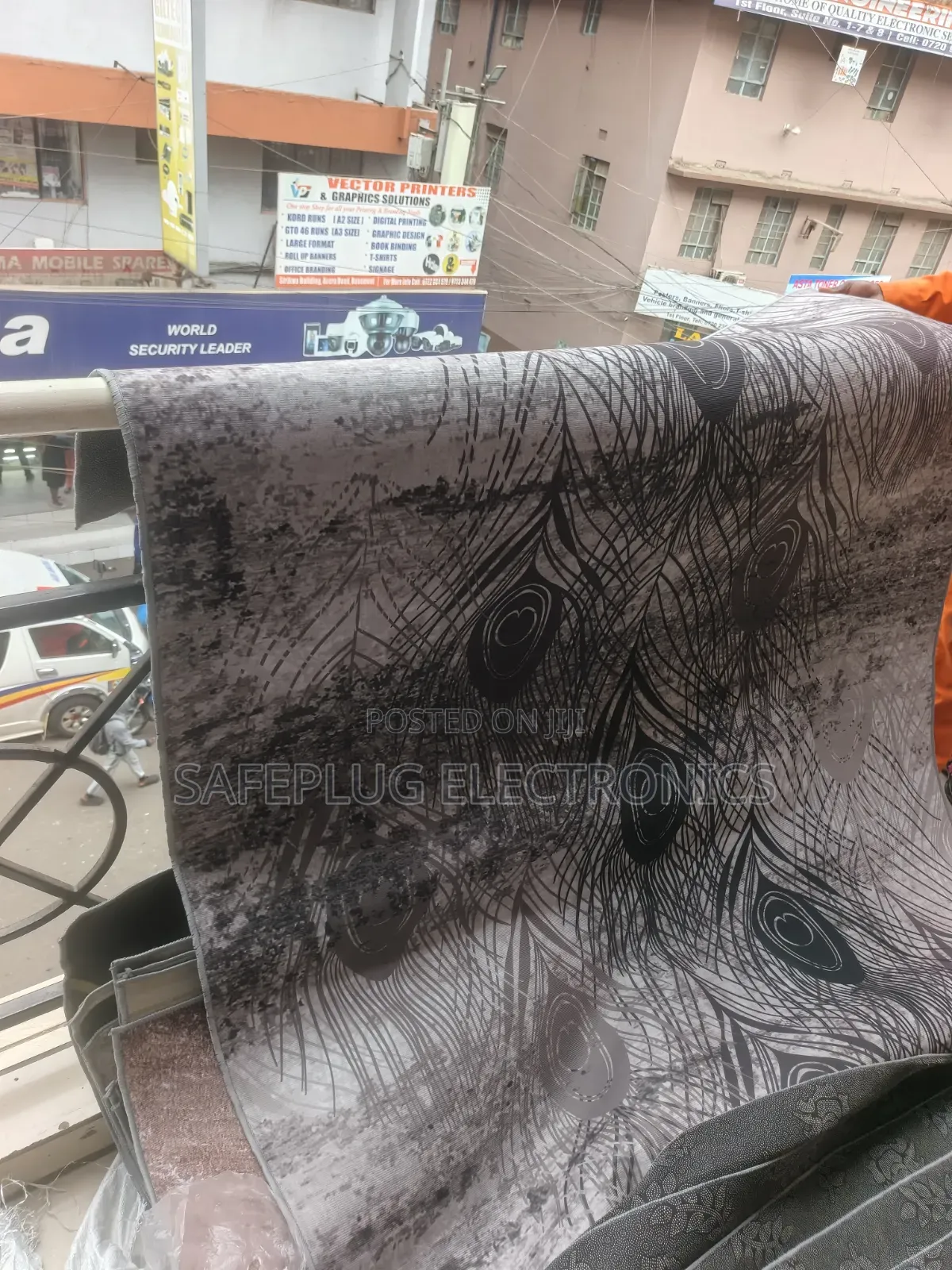 Modern Black & Grey 3D Peacock Feather Center Rug (5x8