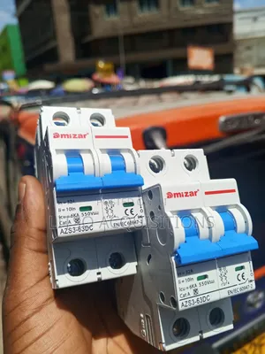 Amizar 32A 2-Pole DC Circuit Breaker 550V 6kA for Solar Systems