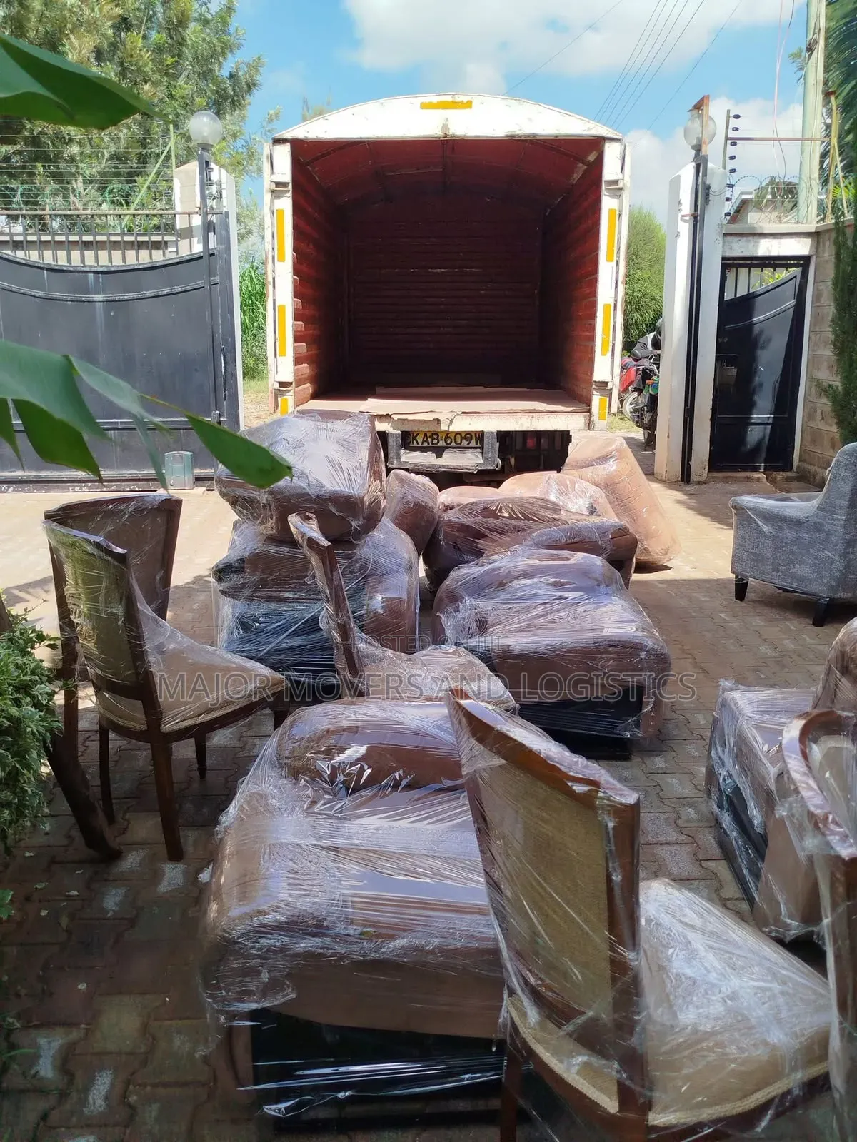 Apartment Movers With an Exceptional Team:Karen