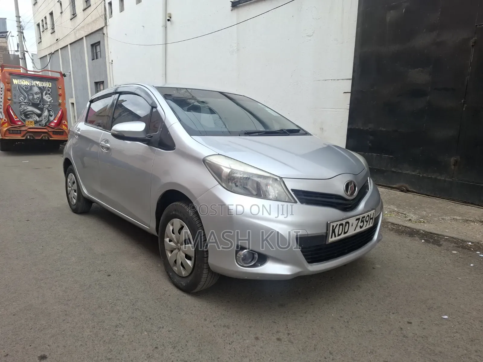Toyota Vitz 2014 Silver