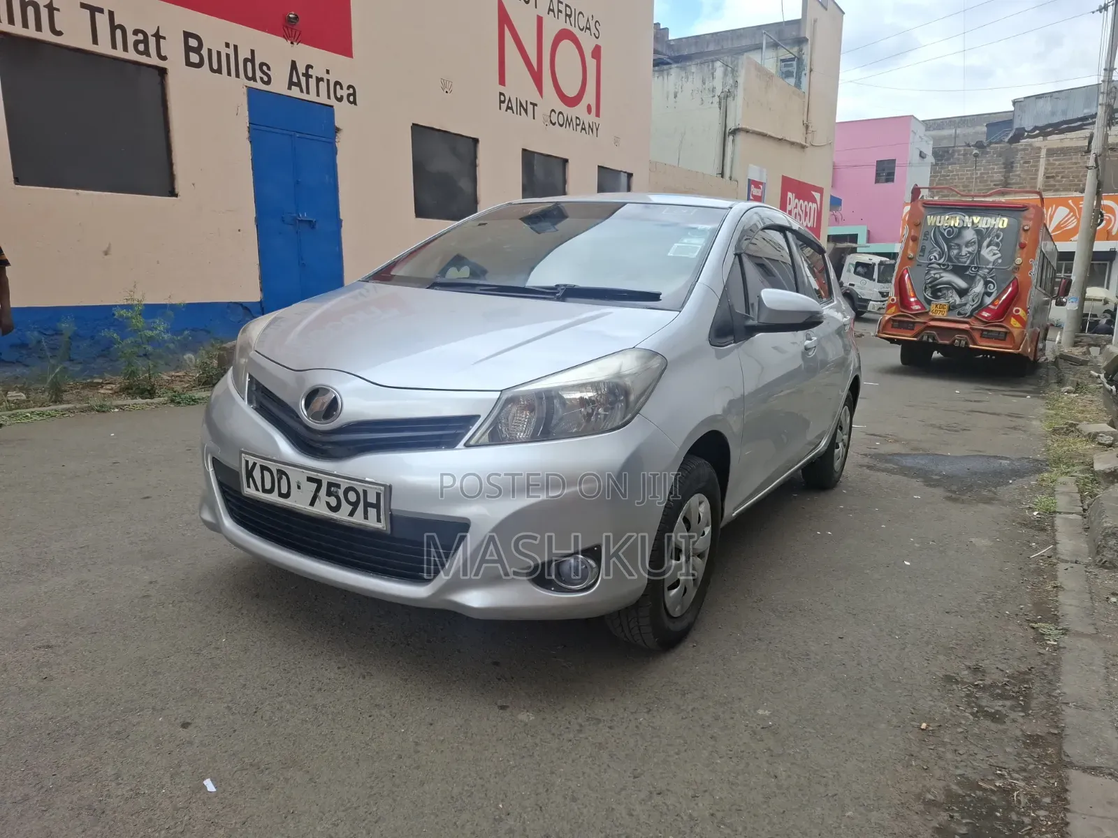 Toyota Vitz 2014 Silver