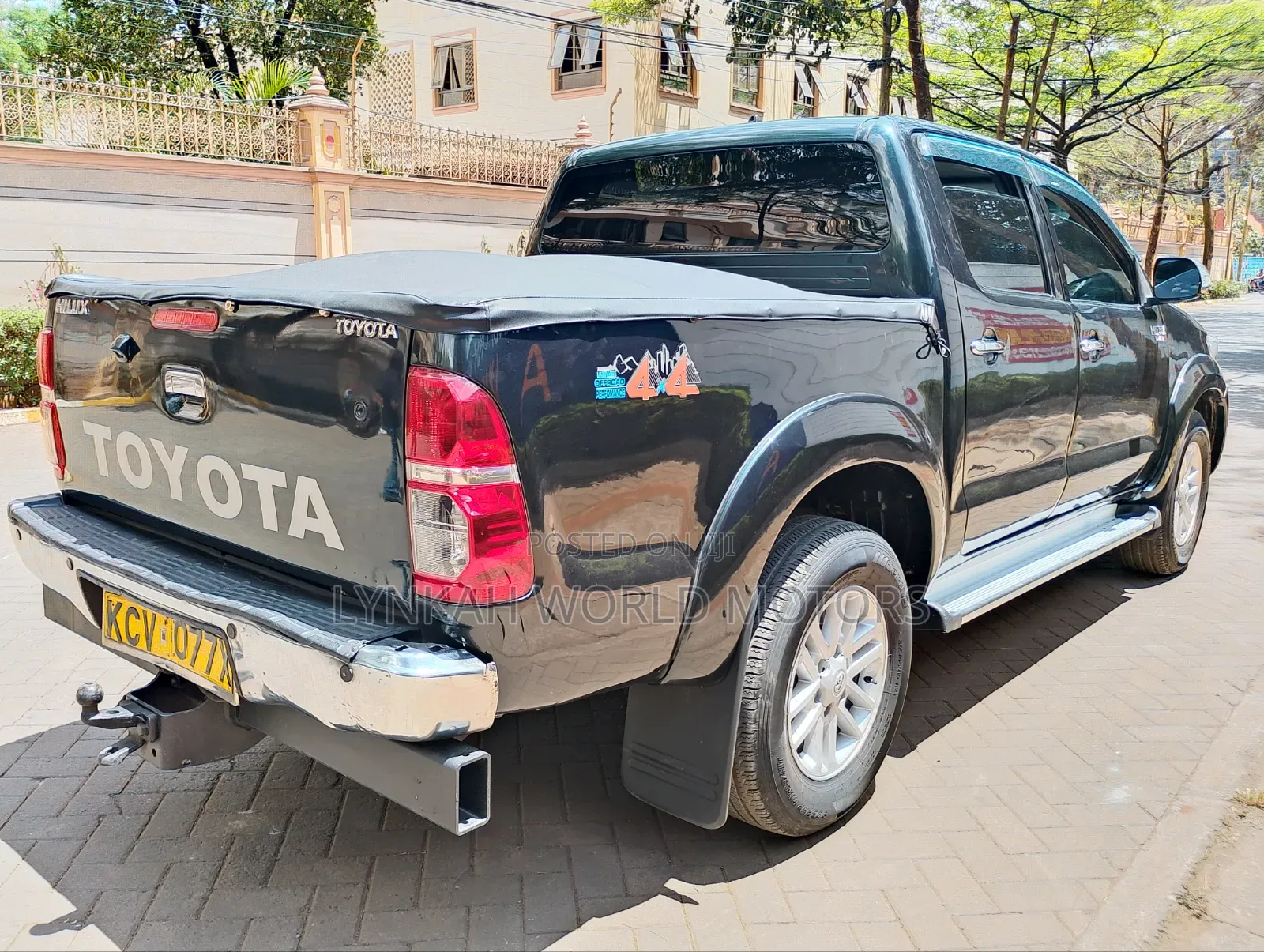 Toyota Hilux 2012 Green