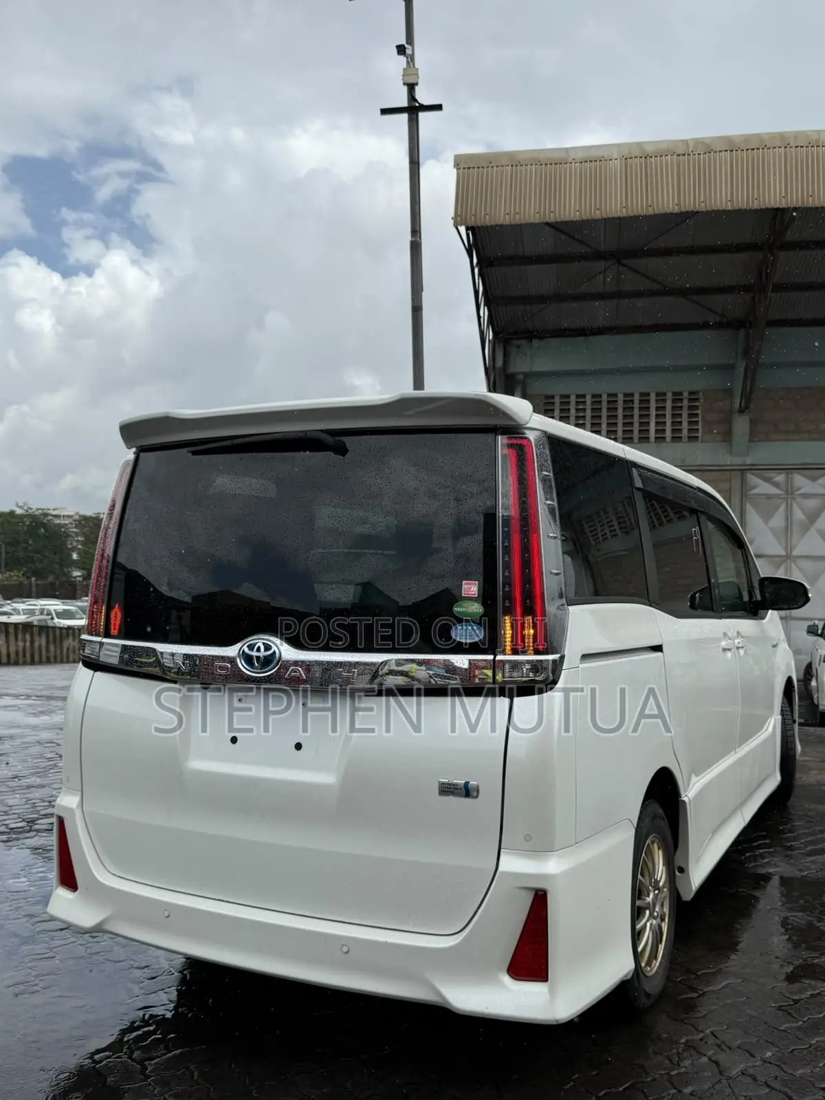 Toyota Noah 1.8 FWD Hybrid (7 seater) 2019 White