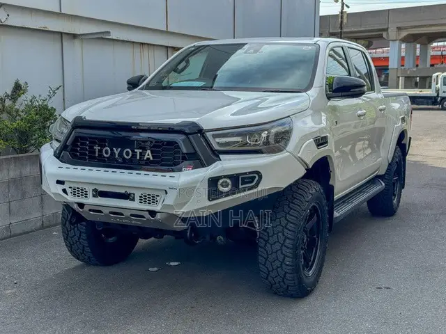 Toyota Hilux 2023 White