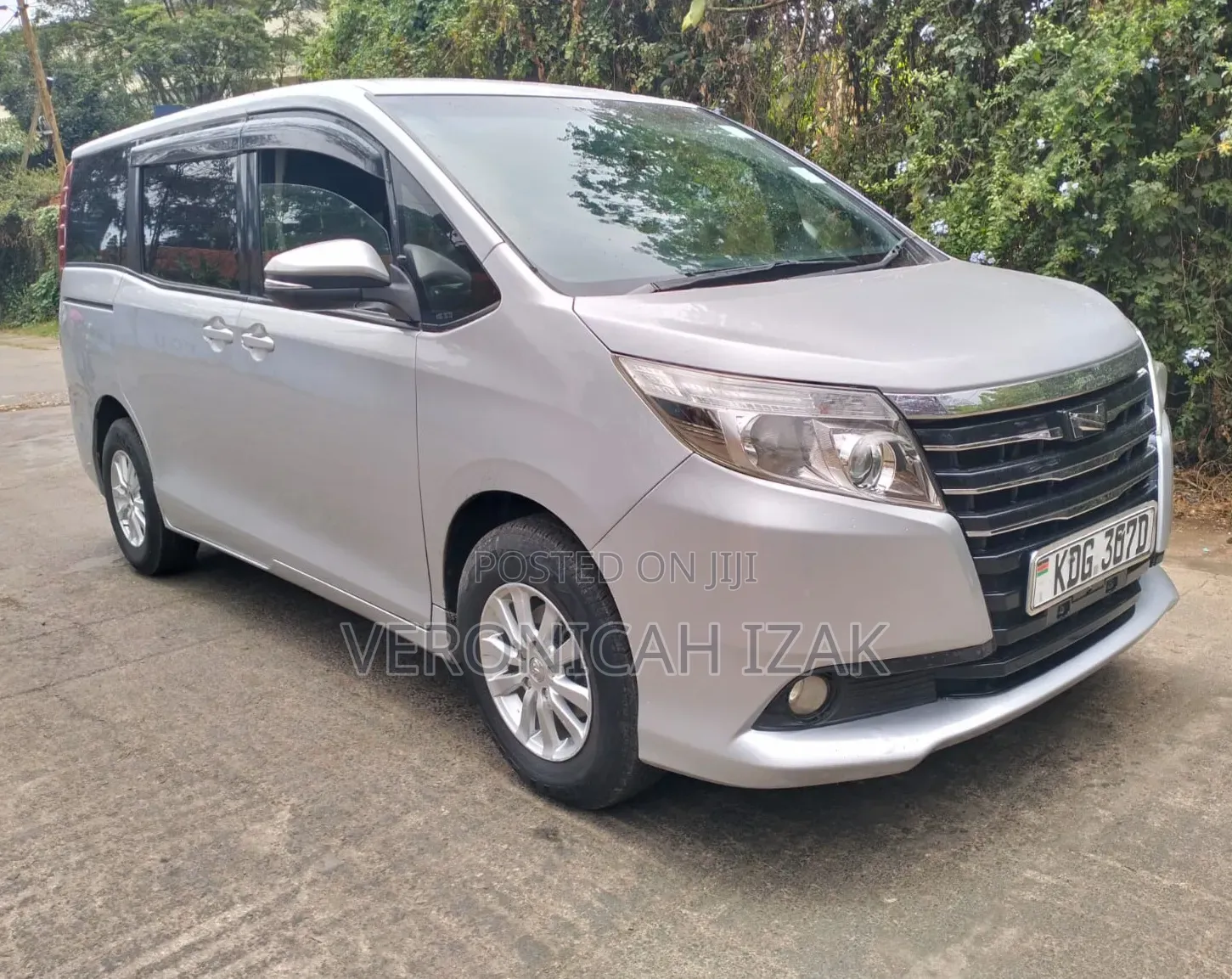 Toyota Noah 2015 Silver