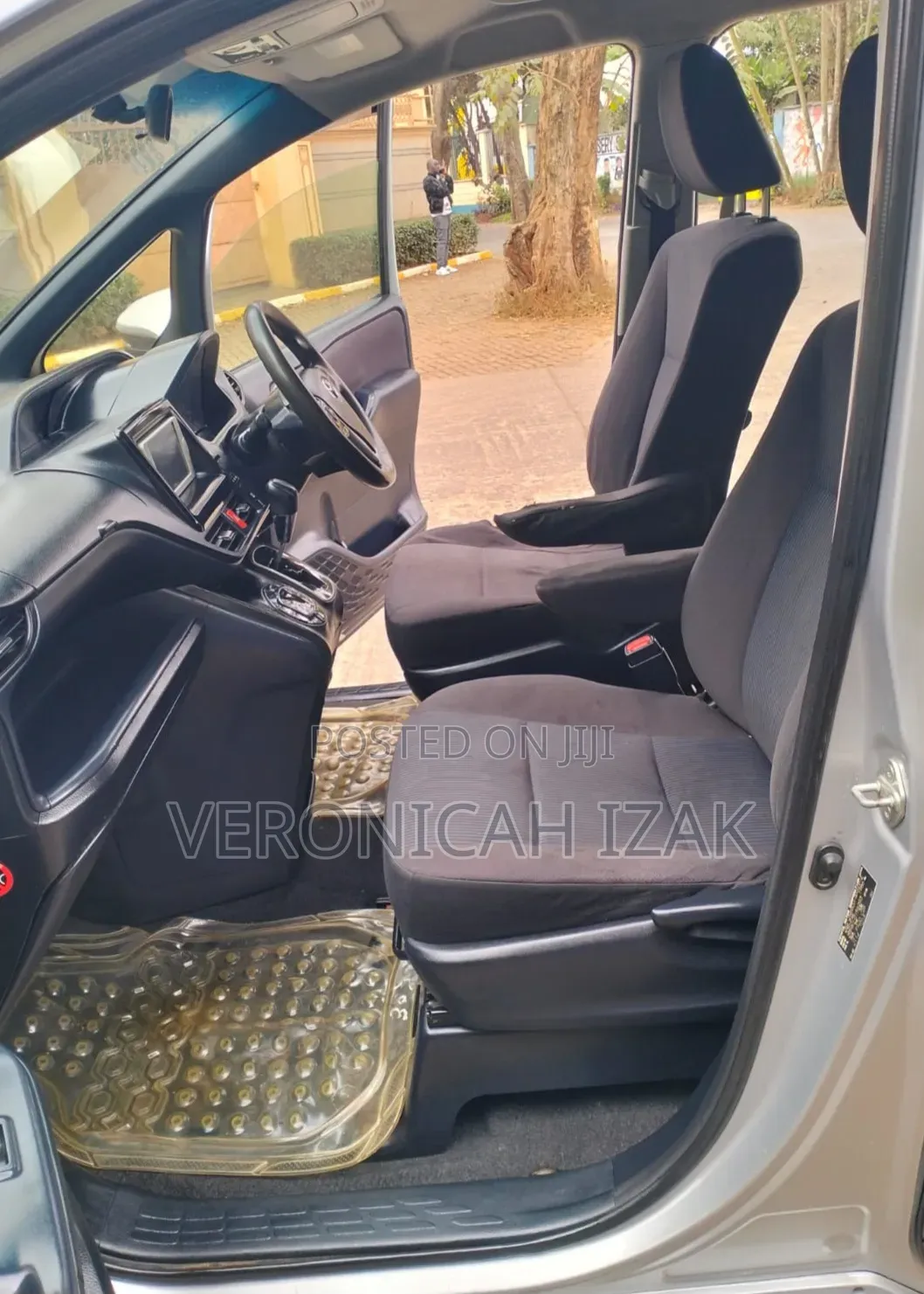 Toyota Noah 2015 Silver
