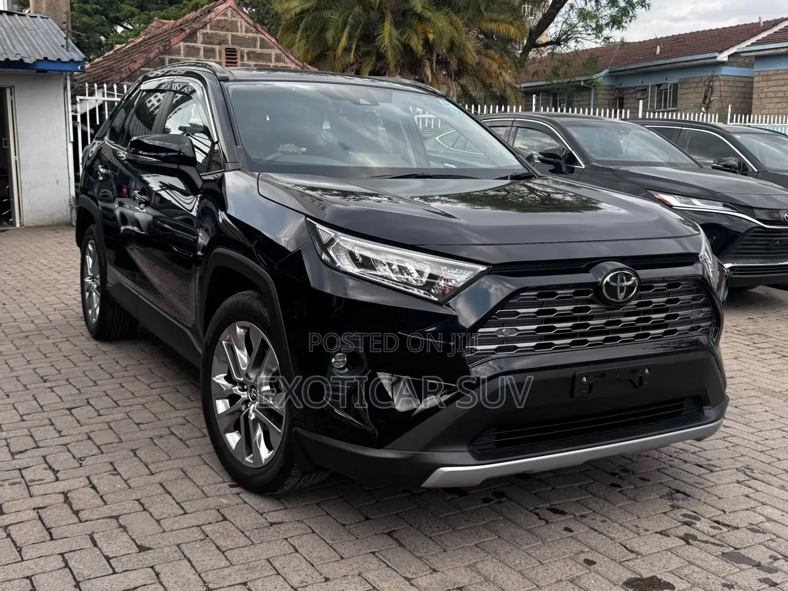 Toyota RAV4 XLE Premium FWD 2020 Black