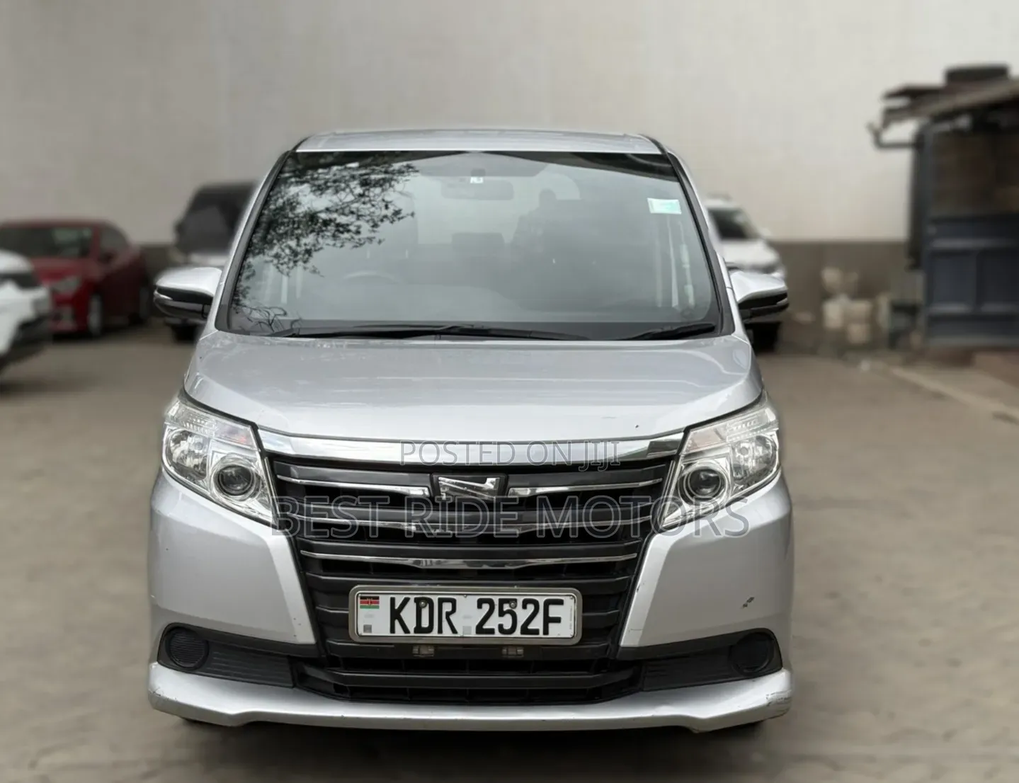 Toyota Noah 2.0 FWD (8 Seater) 2017 Silver