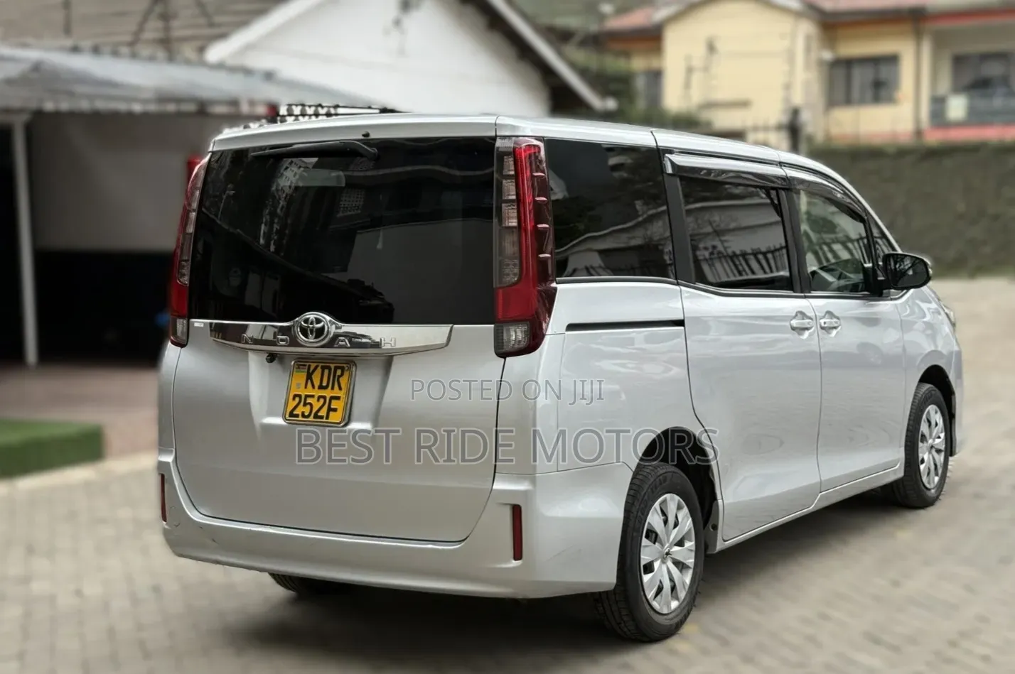 Toyota Noah 2.0 FWD (8 Seater) 2017 Silver
