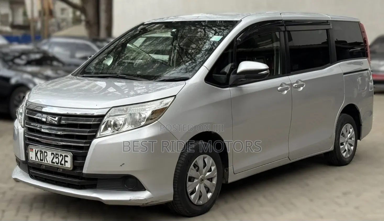 Toyota Noah 2.0 FWD (8 Seater) 2017 Silver