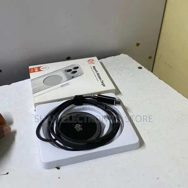 Q12 Magnetic Phone Charger With Flexible Charging Cable