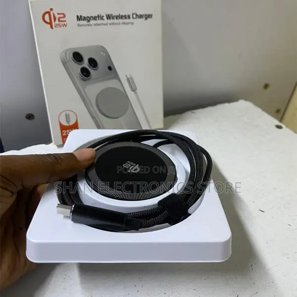 Q12 Fast Wireless Phone Charger With Magnetic Alignment