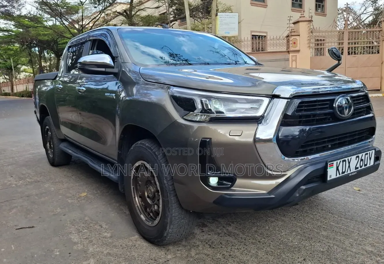 Toyota Hilux 2022 Gray