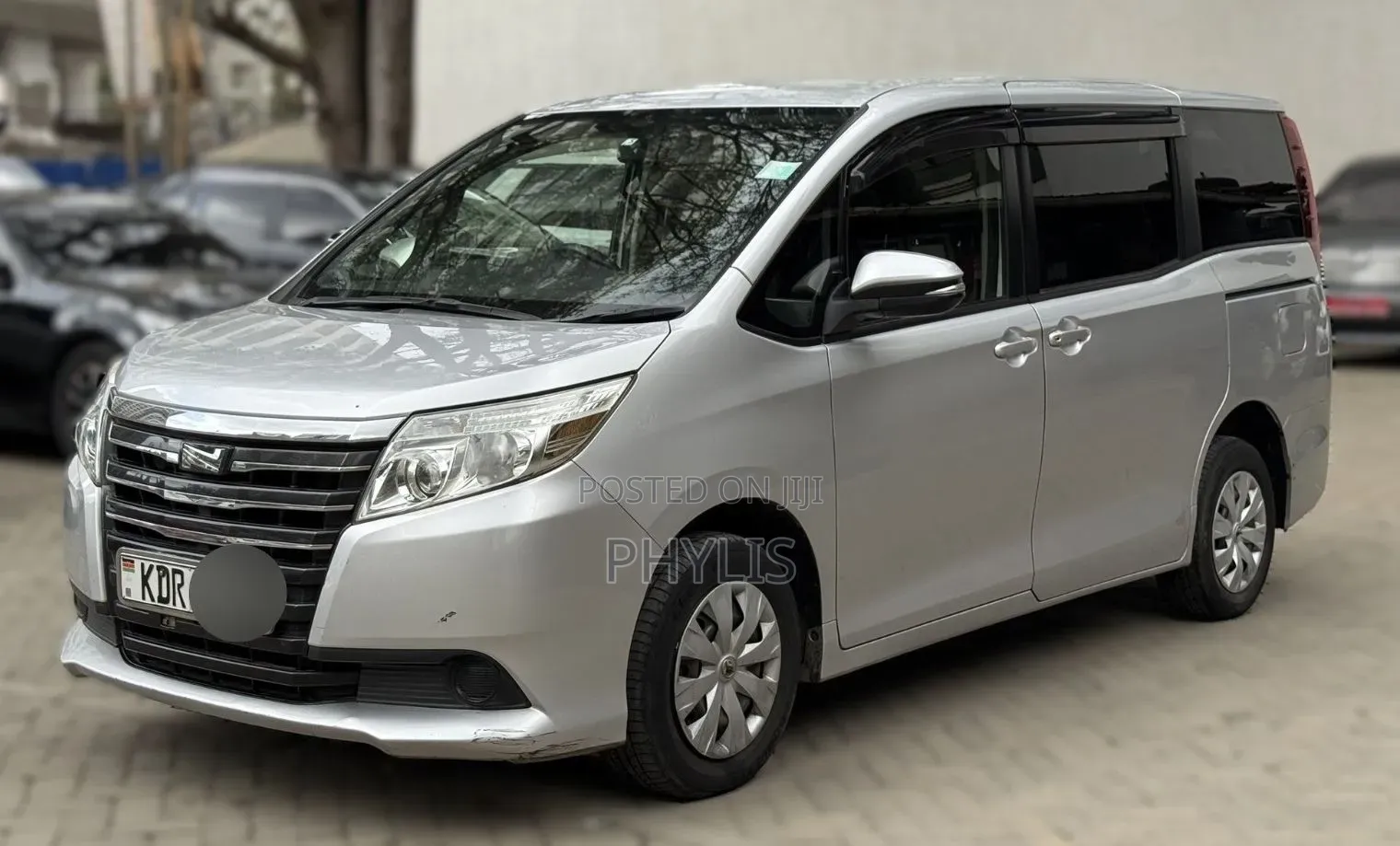 Toyota Noah 2017 Silver