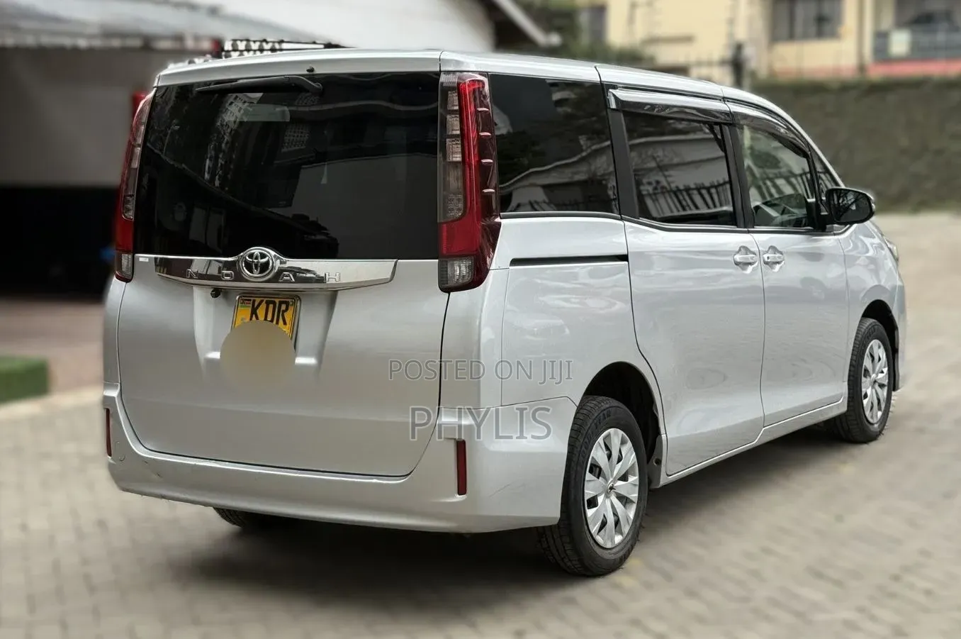 Toyota Noah 2017 Silver