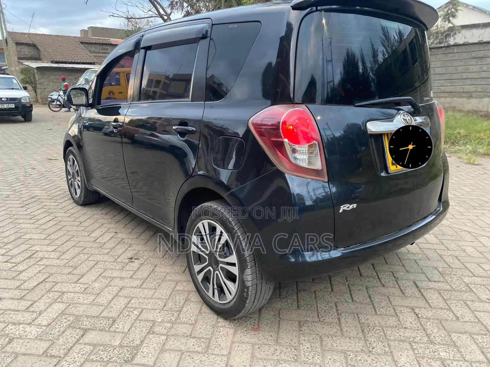 Toyota Ractis 1.5 FWD 2010 Black