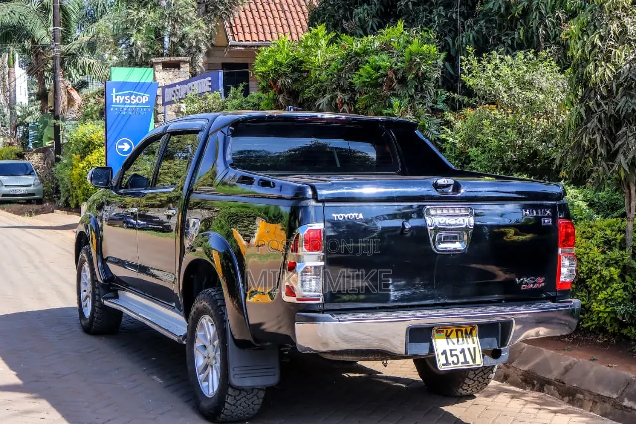 Toyota Hilux 2014 Black