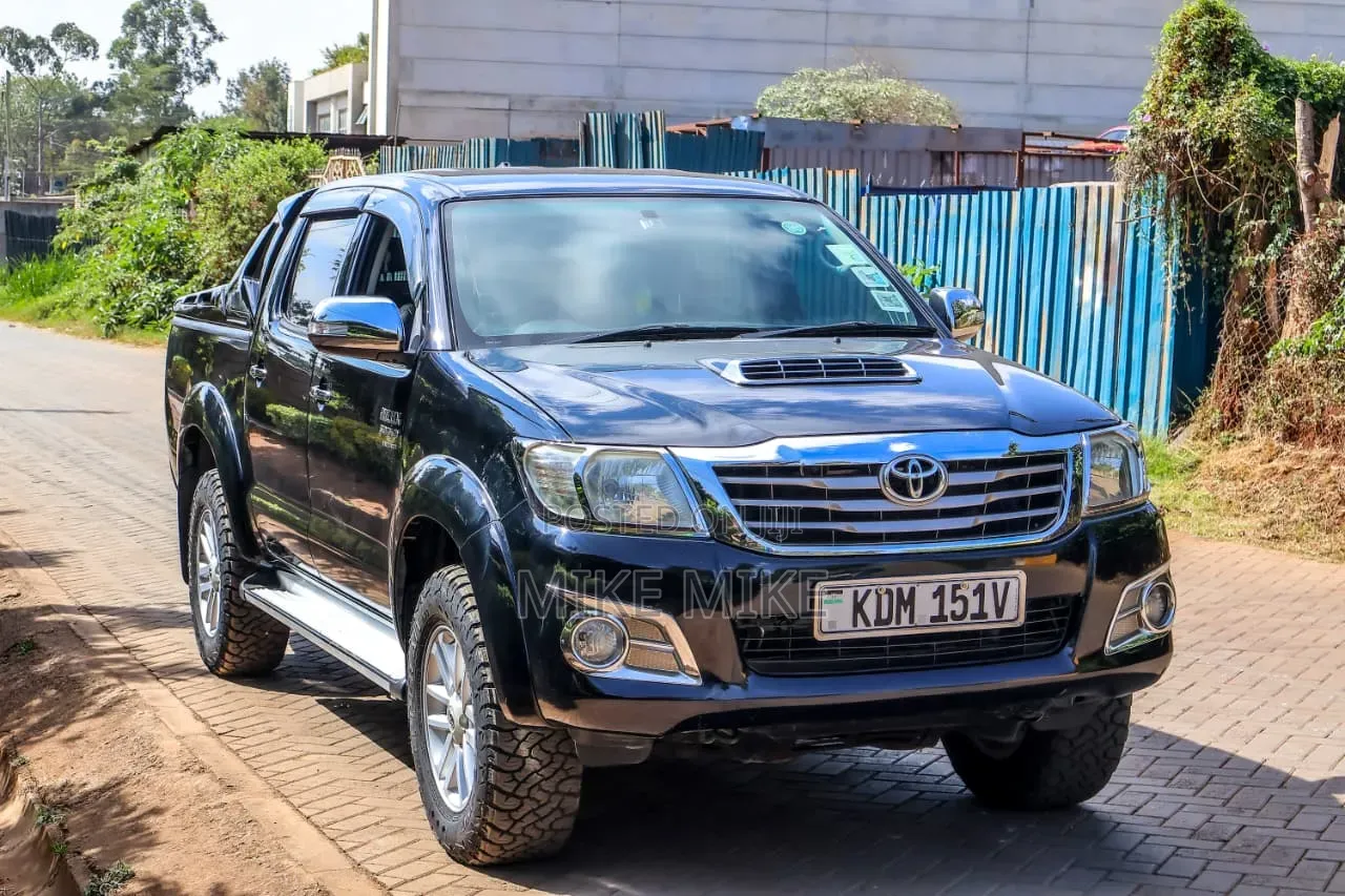 Toyota Hilux 2014 Black