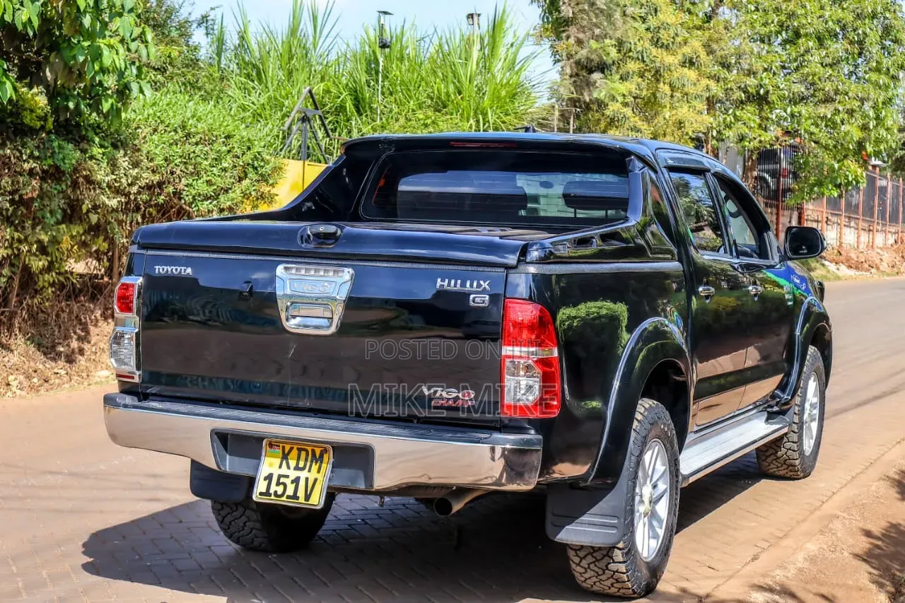 Toyota Hilux 2014 Black