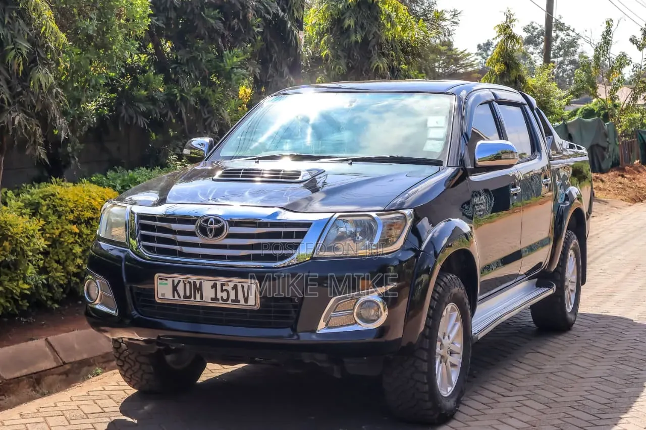 Toyota Hilux 2014 Black