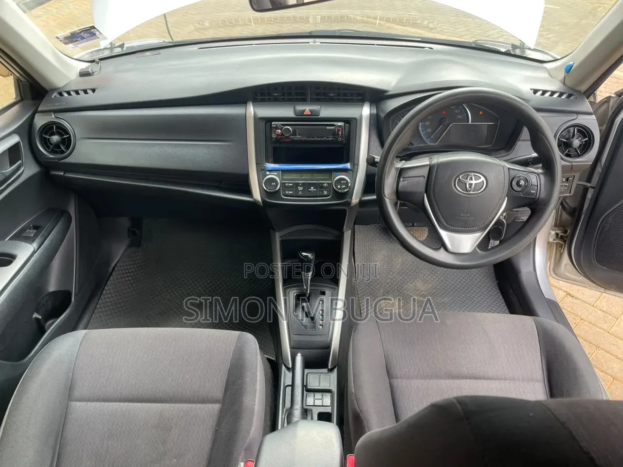 Toyota Corolla Fielder 1.5 Hybrid FWD 2015 Silver