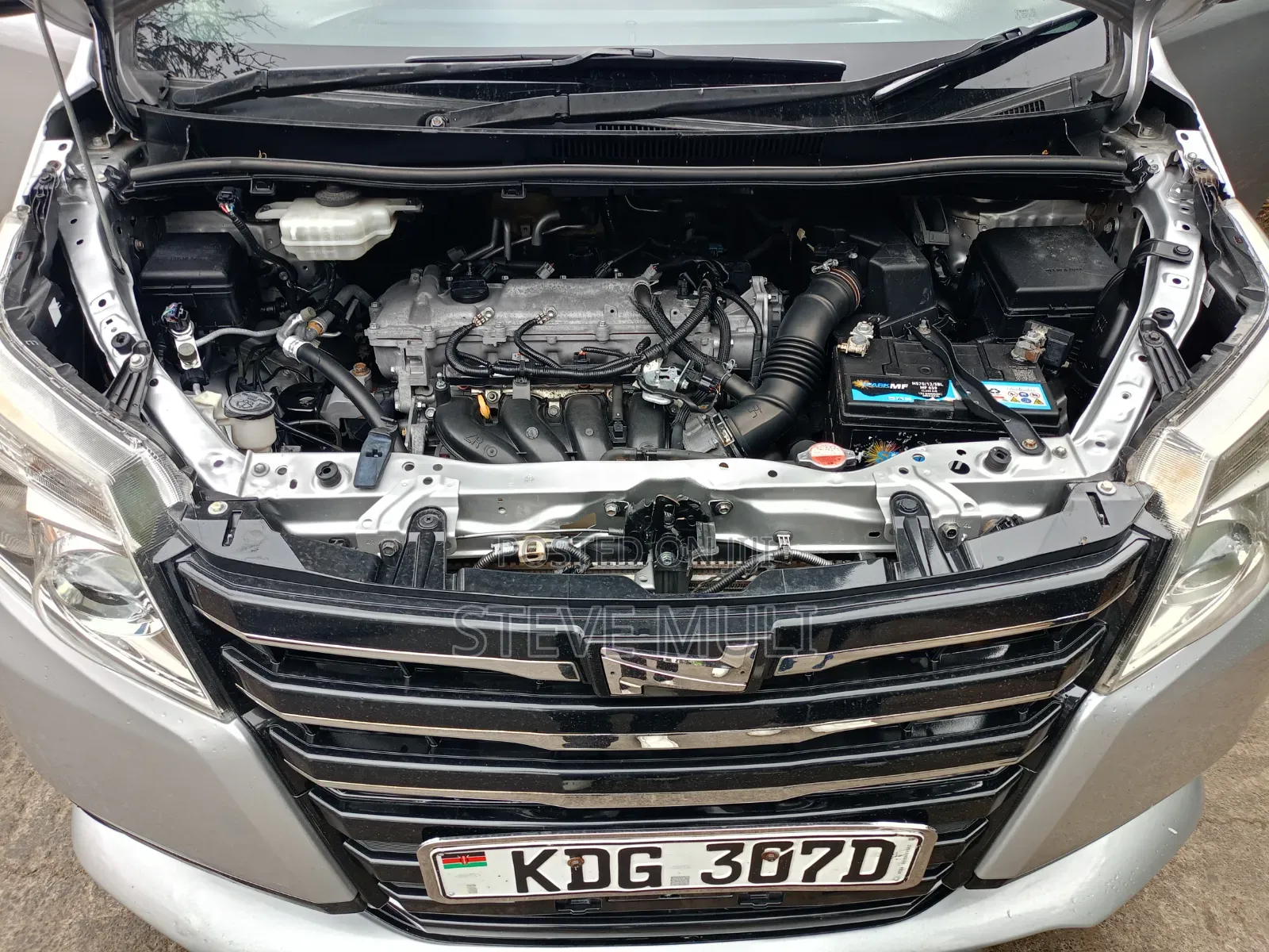 Toyota Noah 2016 Silver