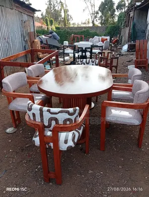 Very Clean 6 Seater Dining