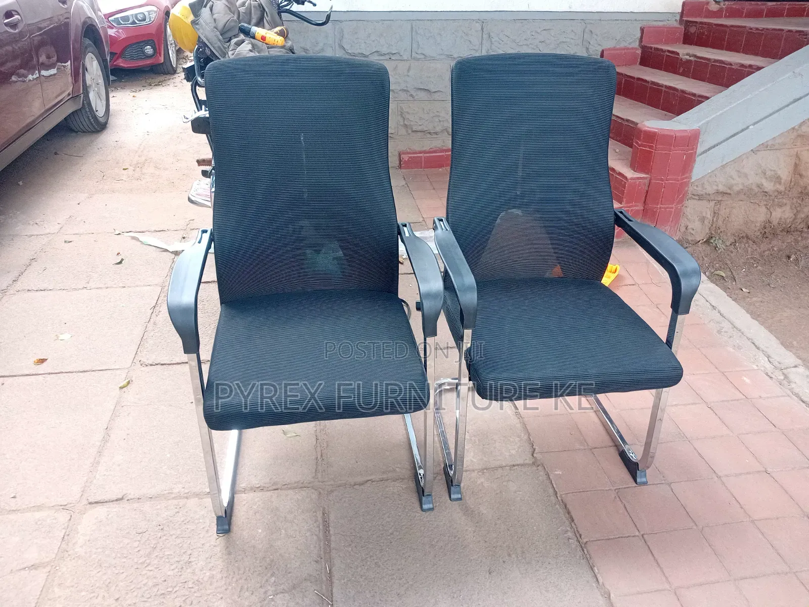 Modern Mesh Waiting Chair With Armrest