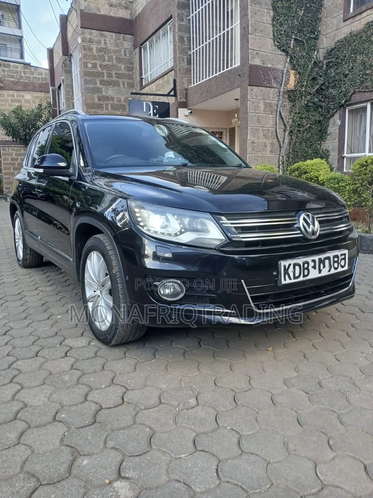 Volkswagen Tiguan S with Sunroof 2013 Black