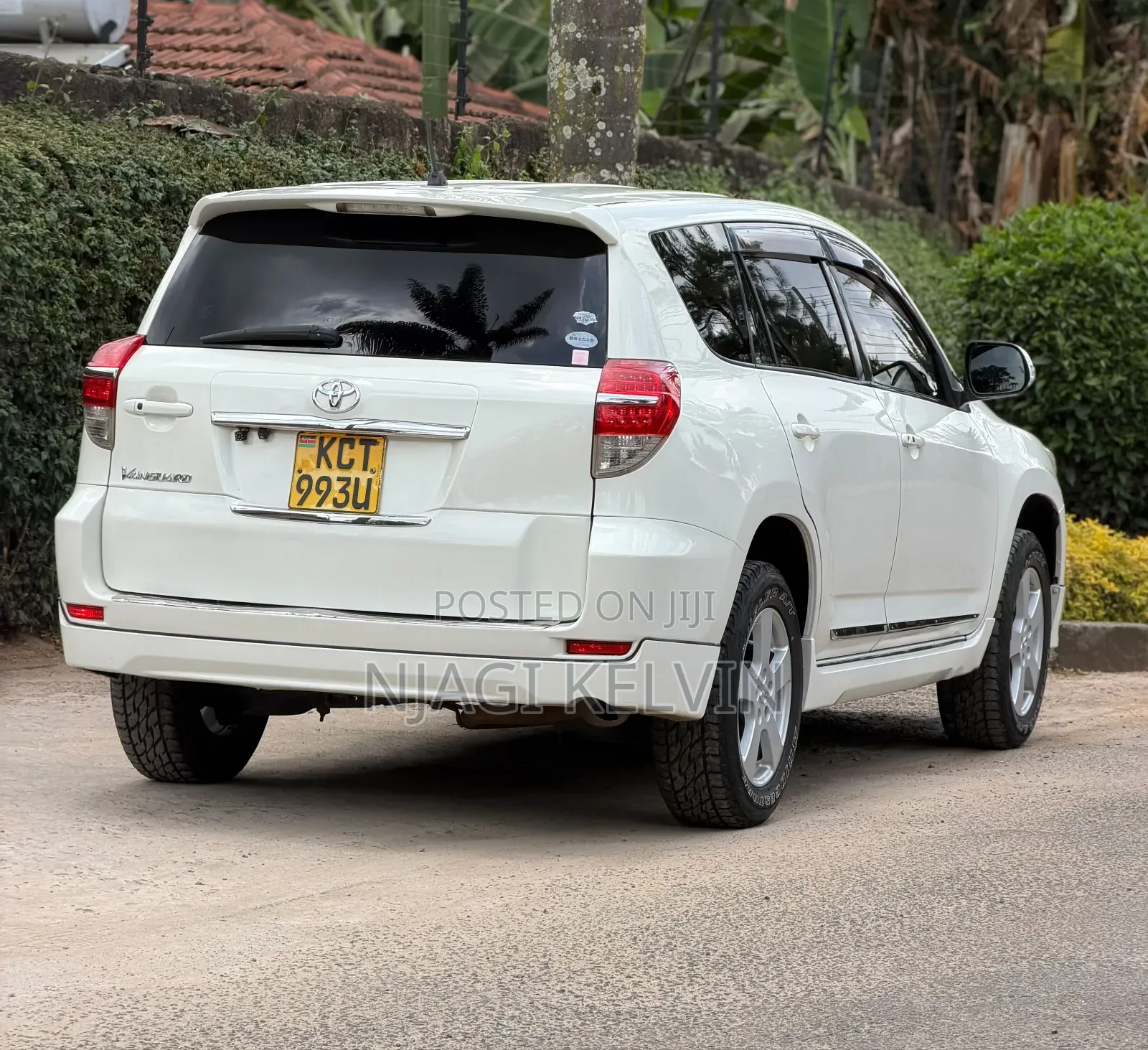 Toyota Vanguard 2012 White
