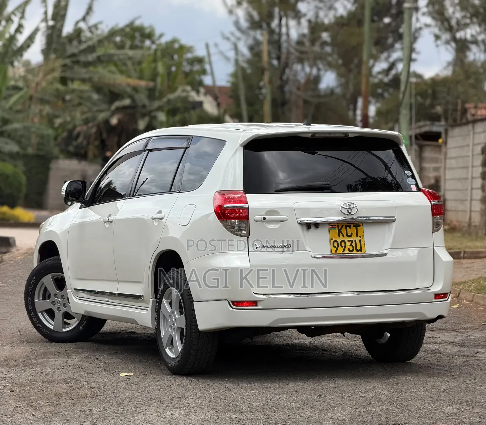 Toyota Vanguard 2012 White