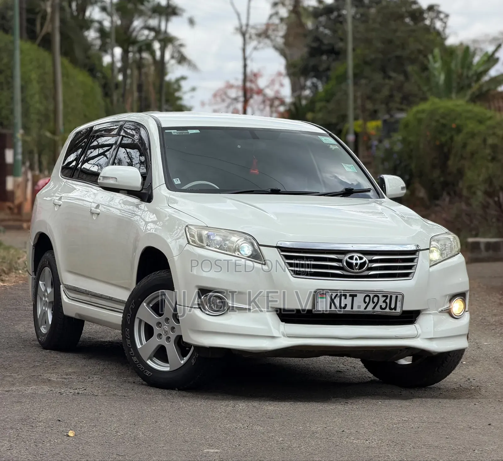 Toyota Vanguard 2012 White